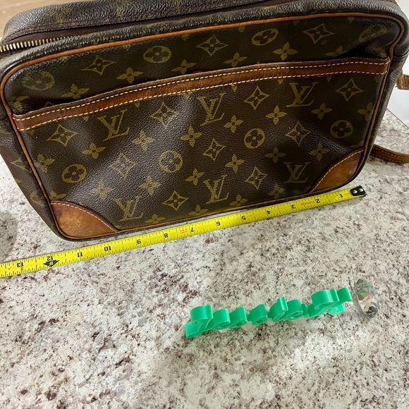 Louis Vuitton Brown Monogram Messenger Bag - Picture 15 of 16